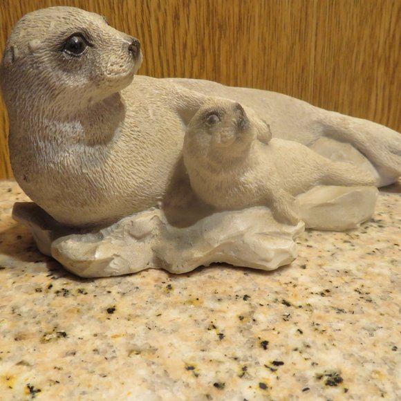 *Vintage* 1991 Castagna SEAL & Pup Resin Figurine (K389) - Picture 2 of 6